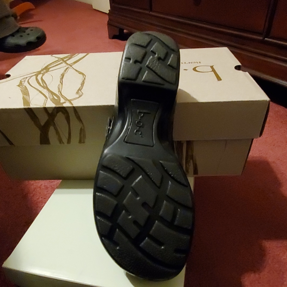 Shoes - Picture 3 of 3